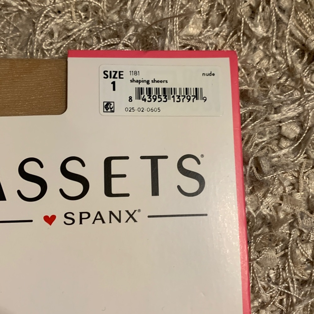 3 for $30 β‘οΈ Assets by Spanx Shaping Sheers Tights size Size 1 NWT - Picture 2 of 3